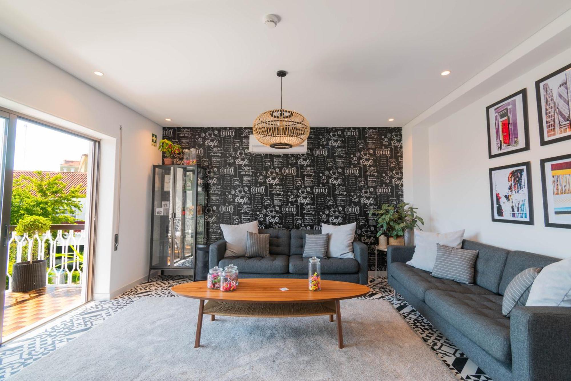 7Min To Uni Se-Velha - Ac - Work Desk - 300Mbs Wifi Bed & Breakfast Coimbra Bagian luar foto