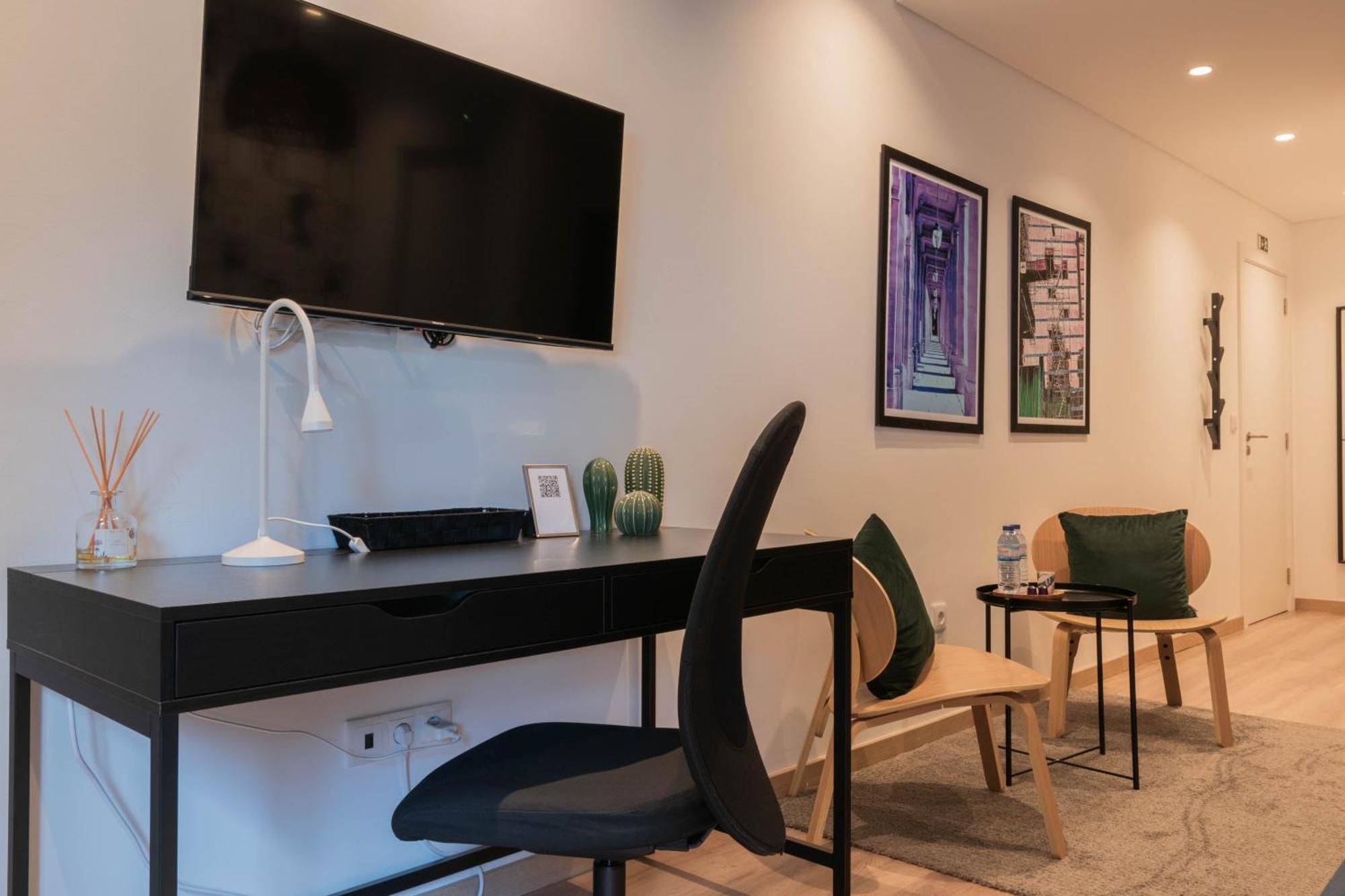 7Min To Uni Se-Velha - Ac - Work Desk - 300Mbs Wifi Bed & Breakfast Coimbra Bagian luar foto