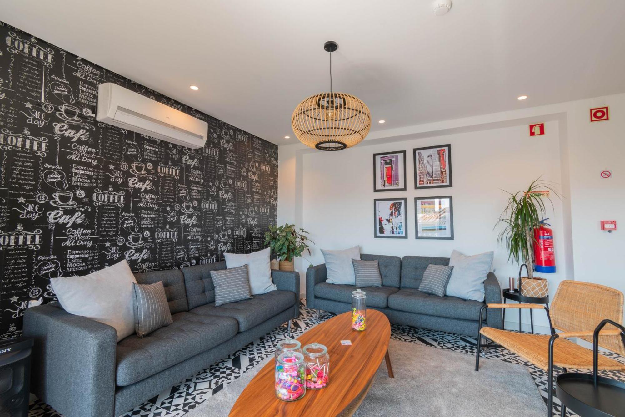 7Min To Uni Se-Velha - Ac - Work Desk - 300Mbs Wifi Bed & Breakfast Coimbra Bagian luar foto