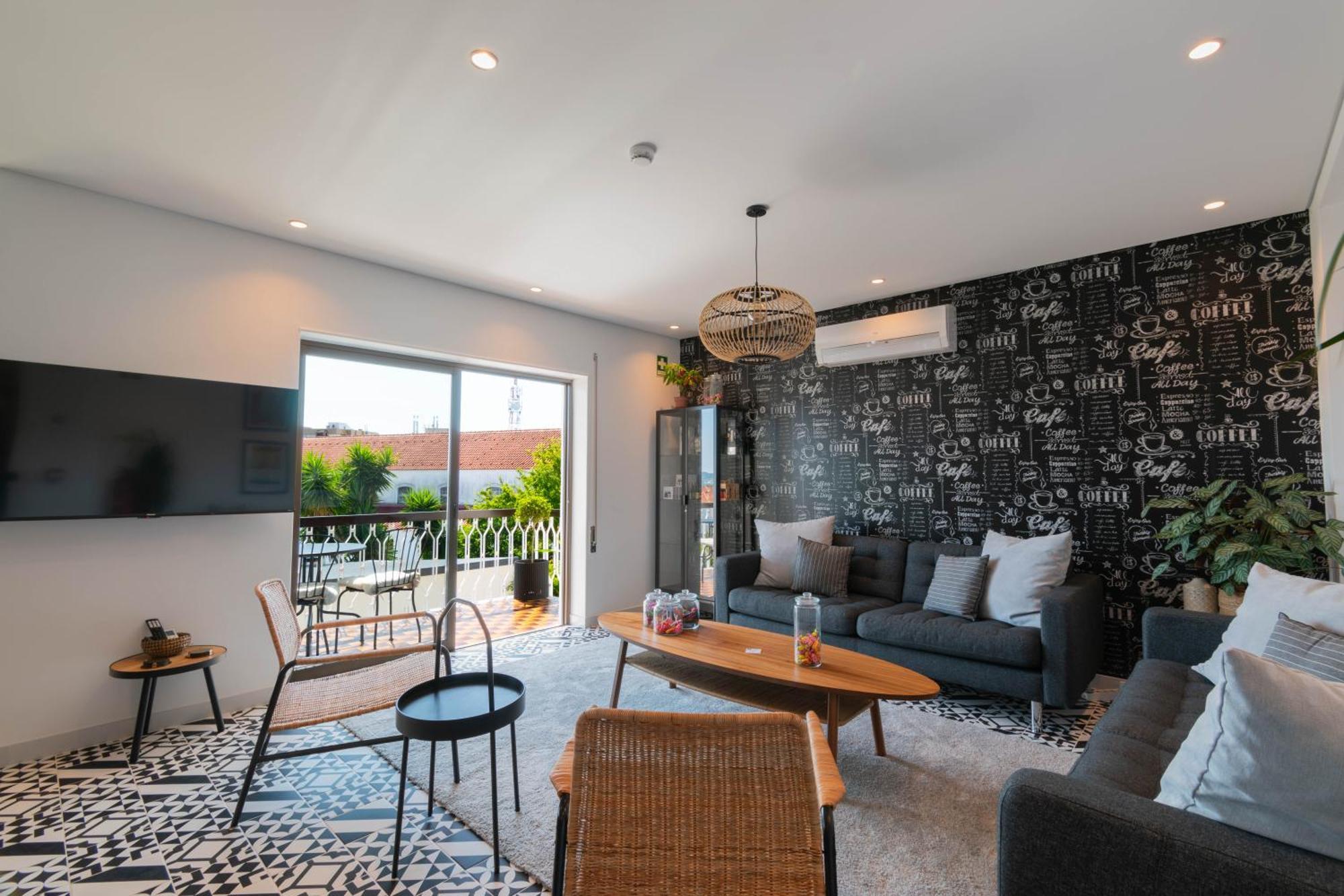 7Min To Uni Se-Velha - Ac - Work Desk - 300Mbs Wifi Bed & Breakfast Coimbra Bagian luar foto